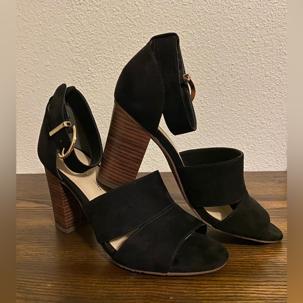 BC Footwear Empowering Sandal in Black - Picture 2 of 6